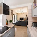 Luxury Magale With Large Pool *