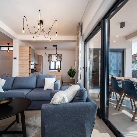 Luxury Magale With Large Pool