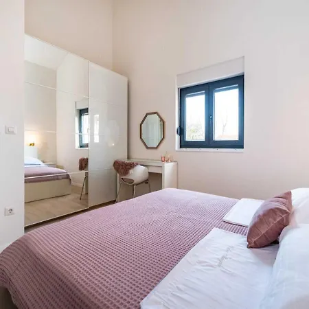 Luxury Magale With Large Pool וילה