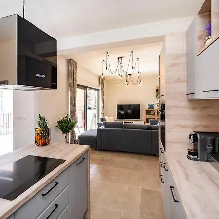 Luxury Magale With Large Pool *