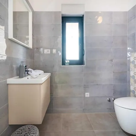 Luxury Magale With Large Pool *