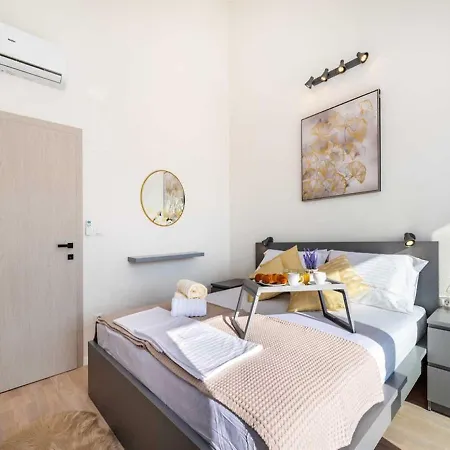 Luxury Magale With Large Pool Villa