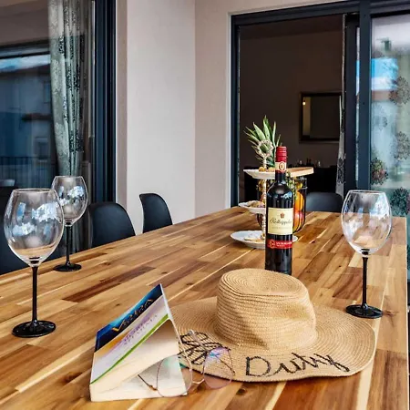 Luxury Magale With Large Pool וילה *