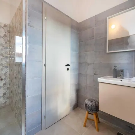 Luxury Magale With Large Pool וילה
