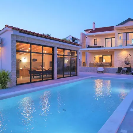 Luxury Magale With Large Pool * ביוגראד נה מורו