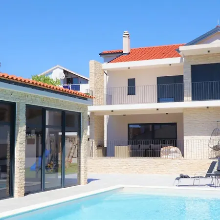 Luxury Magale With Large Pool