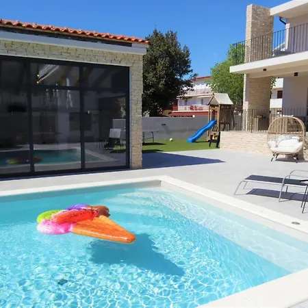 Luxury Magale With Large Pool וילה *