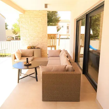 Luxury Magale With Large Pool וילה