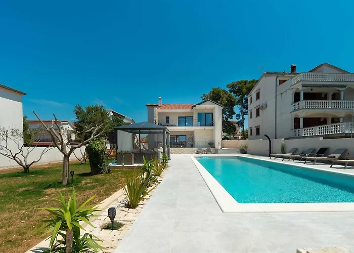 Villa Luxury Magale With Large Pool