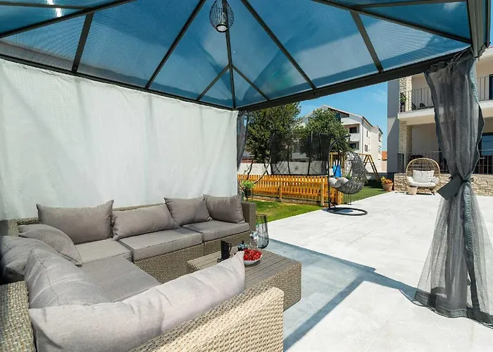 Luxury Magale With Large Pool Villa