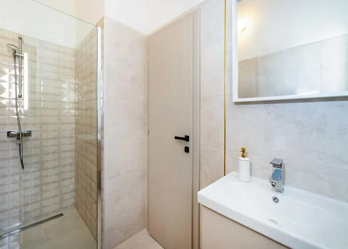 Luxury Magale With Large Pool *