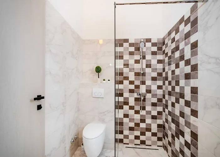 Luxury Magale With Large Pool * ביוגראד נה מורו