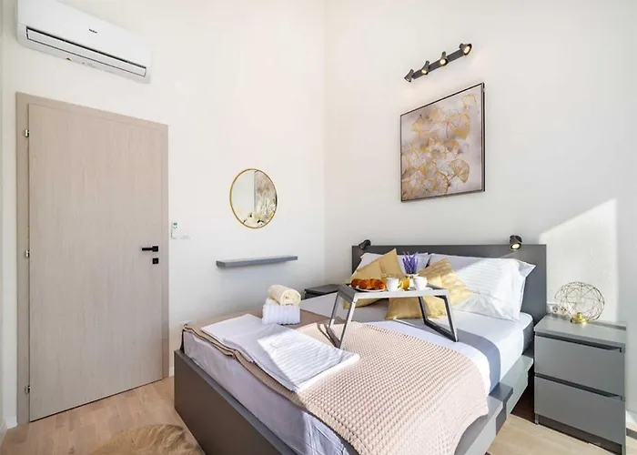 Luxury Magale With Large Pool וילה