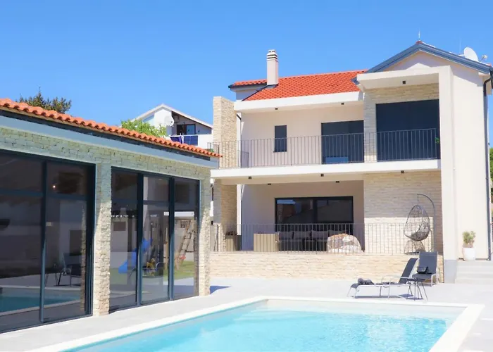 Luxury Magale With Large Pool