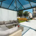 Luxury Magale With Large Pool Villa