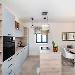 Luxury Magale With Large Pool Villa