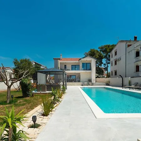 Villa Luxury Magale With Large Pool