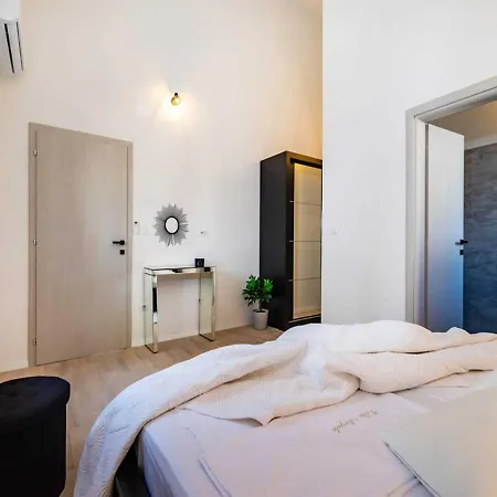 Luxury Magale With Large Pool Villa Weißenburg