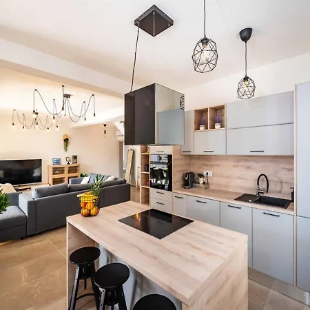 Luxury Magale With Large Pool Villa *