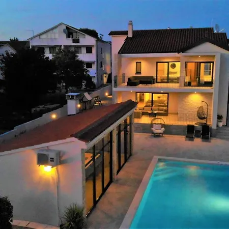 Luxury Magale With Large Pool