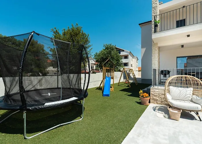 Luxury Magale With Large Pool *