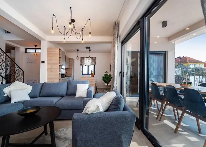 Luxury Magale With Large Pool