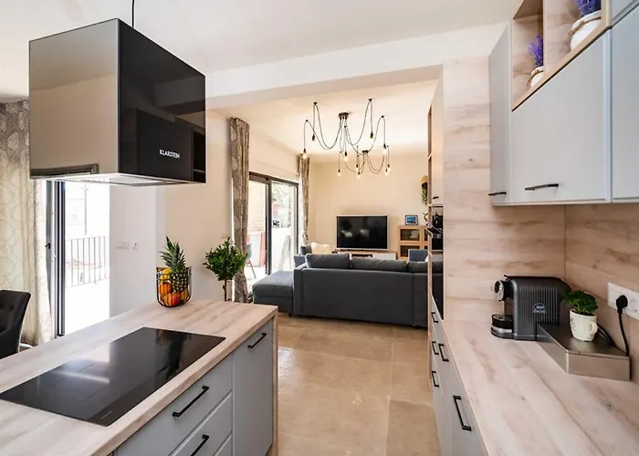 Luxury Magale With Large Pool *