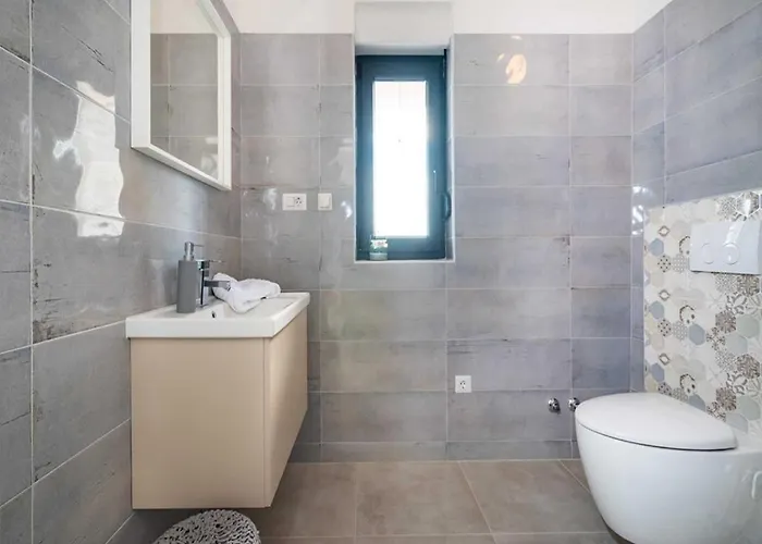 Luxury Magale With Large Pool *