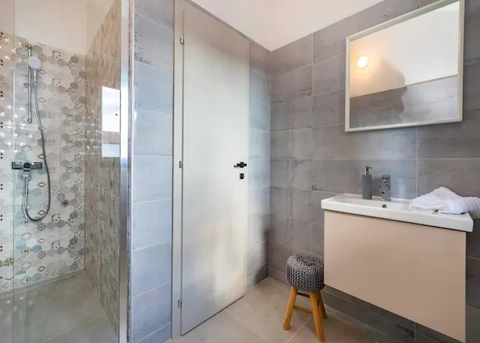 Luxury Magale With Large Pool Vila