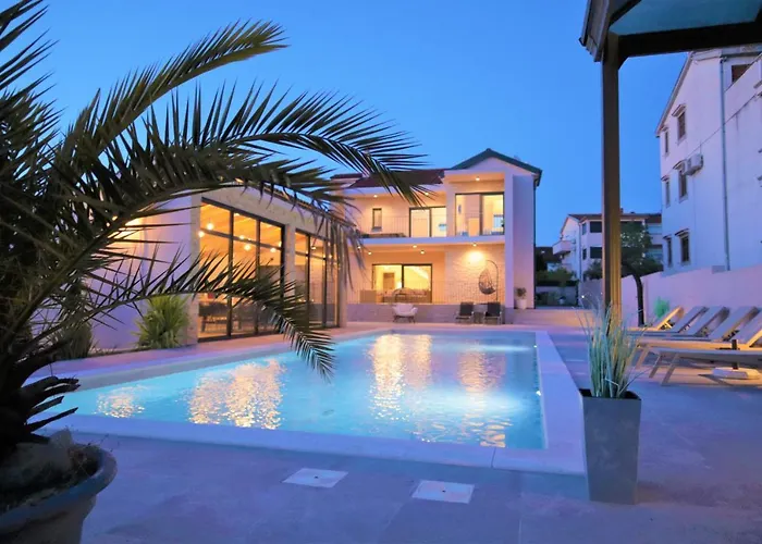 Luxury Magale With Large Pool וילה ביוגראד נה מורו