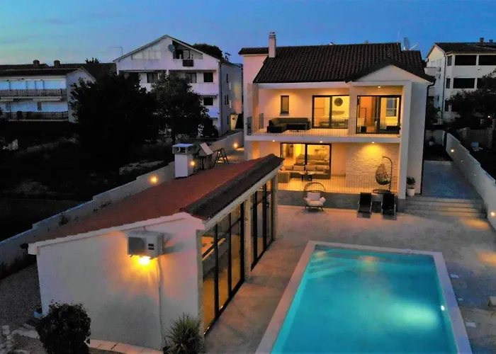 Luxury Magale With Large Pool